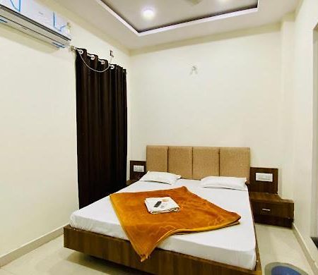 Hotel Soham Palace Удджайн Экстерьер фото