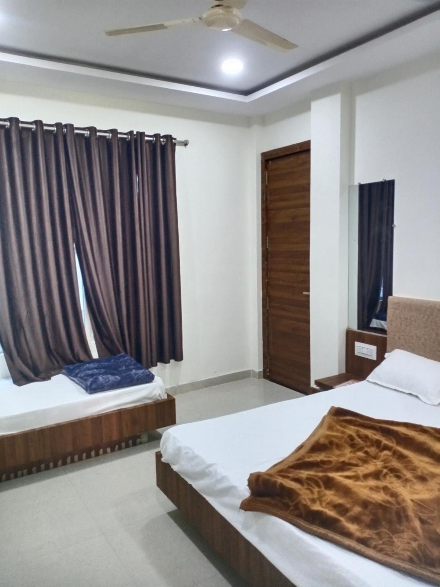 Hotel Soham Palace Удджайн Экстерьер фото